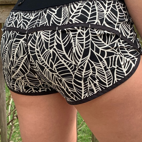 Lululemon workout shorts - Picture 1 of 2